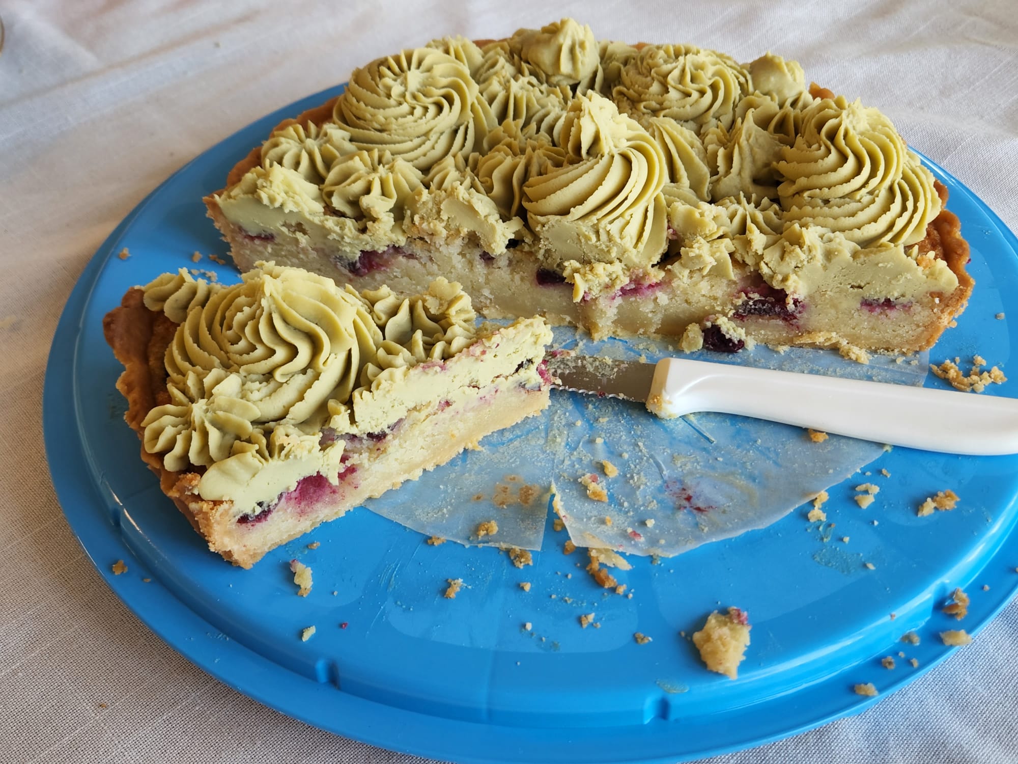 Nuts tart, blueberries and Pistachio by Sharon