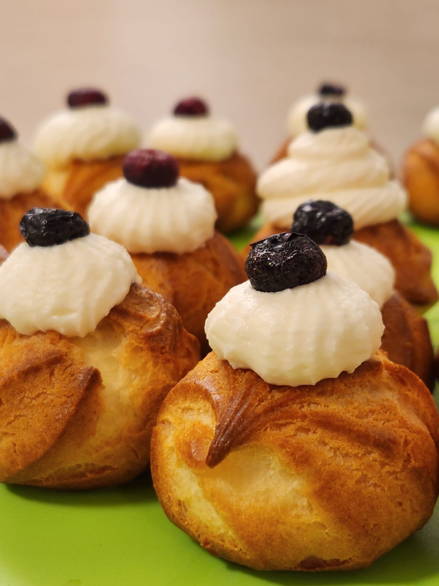 Profiterole filled with patisserie cream, vanilla and berries